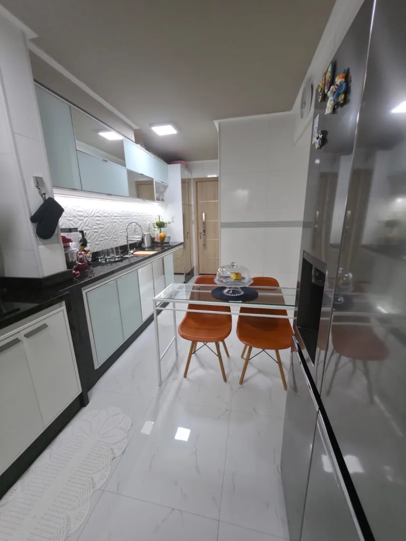 Apartamento &agrave; venda com 97 m&sup2; | 04 quartos sendo 01 su&iacute;te | 2 vagas | Reformado Rua Aviador Severiano Lins Recife - 