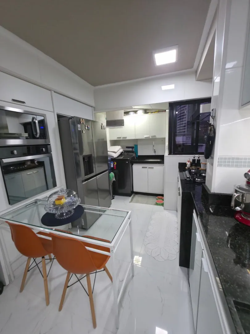 Apartamento &agrave; venda com 97 m&sup2; | 04 quartos sendo 01 su&iacute;te | 2 vagas | Reformado Rua Aviador Severiano Lins Recife - 