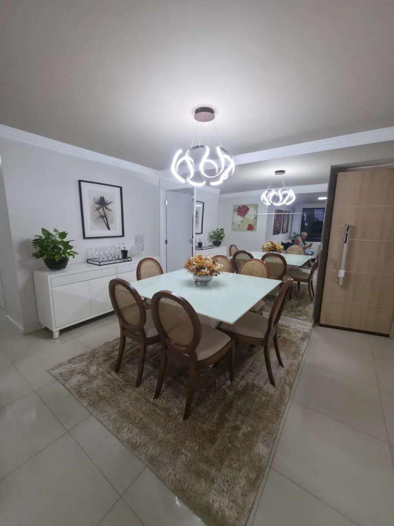 Apartamento &agrave; venda com 97 m&sup2; | 04 quartos sendo 01 su&iacute;te | 2 vagas | Reformado Rua Aviador Severiano Lins Recife - 