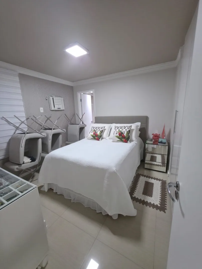 Apartamento &agrave; venda com 97 m&sup2; | 04 quartos sendo 01 su&iacute;te | 2 vagas | Reformado Rua Aviador Severiano Lins Recife - 