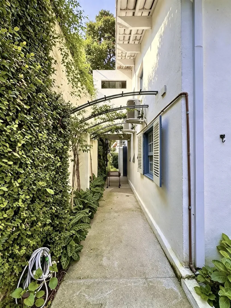 VENDO LINDA CASA REFORMADA PISCINA AQUECIDA 4 SU&Iacute;TES EXCELENTE LOCALIZA&Ccedil;&Atilde;O Rua Artur de Souza Marques São Paulo - 