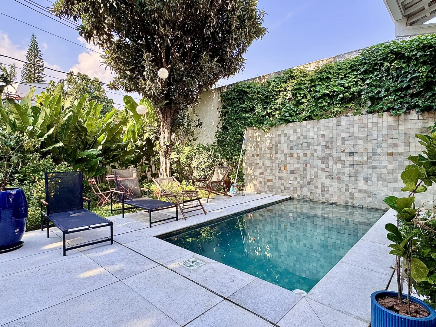 VENDO LINDA CASA REFORMADA PISCINA AQUECIDA 4 SU&Iacute;TES EXCELENTE LOCALIZA&Ccedil;&Atilde;O Rua Artur de Souza Marques São Paulo - 