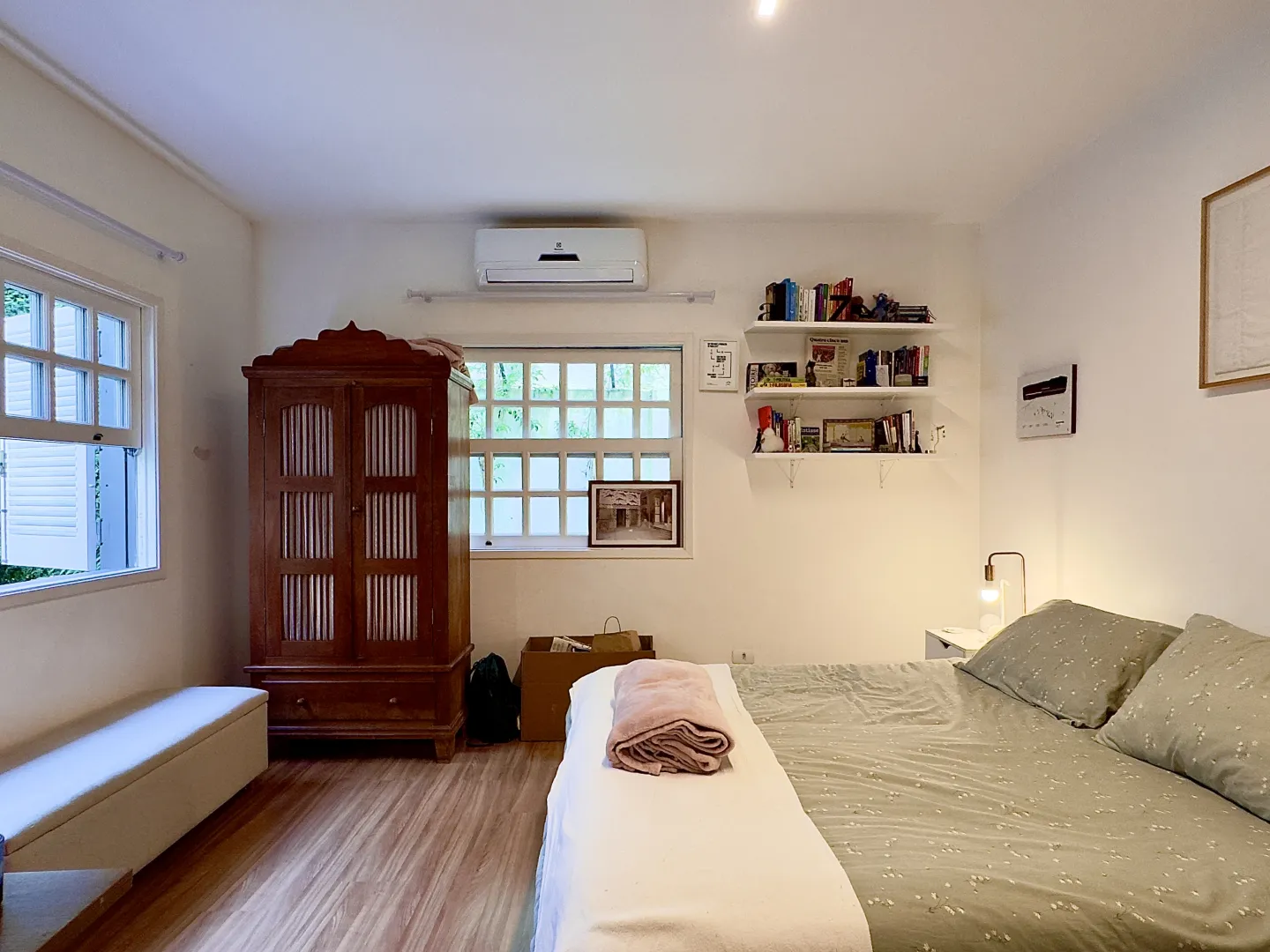 VENDO LINDA CASA REFORMADA PISCINA AQUECIDA 4 SU&Iacute;TES EXCELENTE LOCALIZA&Ccedil;&Atilde;O Rua Artur de Souza Marques São Paulo - 