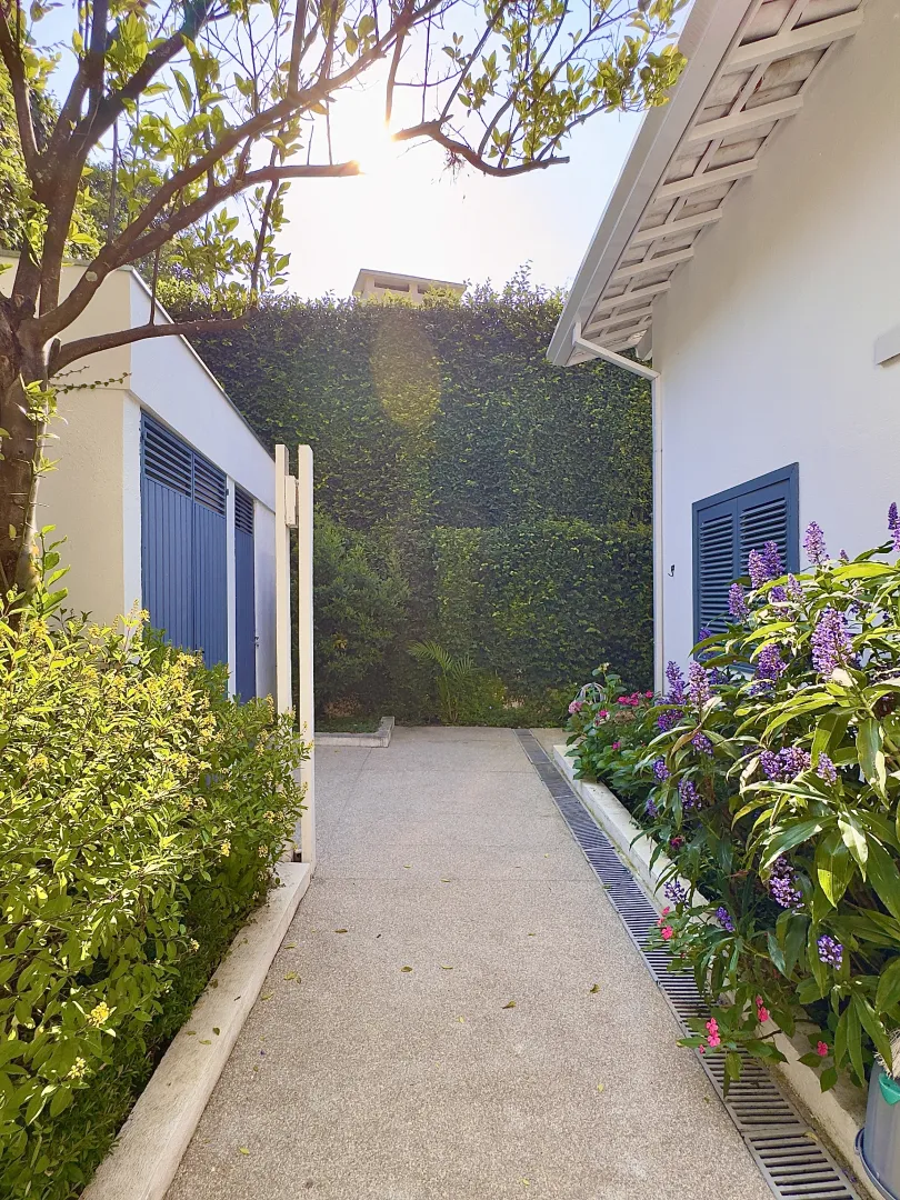 VENDO LINDA CASA REFORMADA PISCINA AQUECIDA 4 SU&Iacute;TES EXCELENTE LOCALIZA&Ccedil;&Atilde;O Rua Artur de Souza Marques São Paulo - 