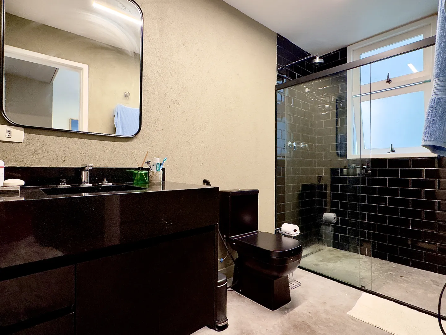 VENDO LINDA CASA REFORMADA PISCINA AQUECIDA 4 SU&Iacute;TES EXCELENTE LOCALIZA&Ccedil;&Atilde;O Rua Artur de Souza Marques São Paulo - 
