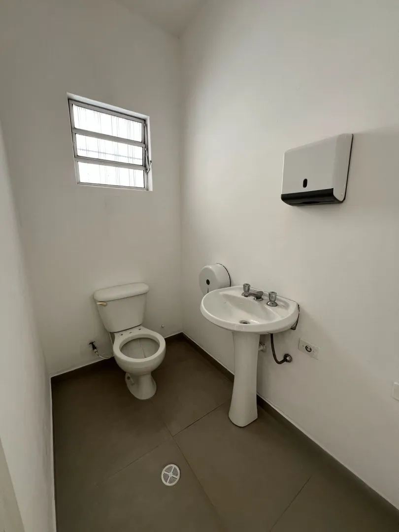 ALUGA-SE EXCELENTE IM&Oacute;VEL COMERCIAL DE 185M&sup2; COM 5 SALAS, COPA E 3 VAGAS DE GARAGEM Avenida Pompéia São Paulo - 