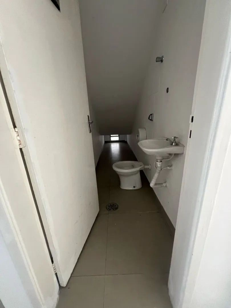 ALUGA-SE EXCELENTE IM&Oacute;VEL COMERCIAL DE 185M&sup2; COM 5 SALAS, COPA E 3 VAGAS DE GARAGEM Avenida Pompéia São Paulo - 