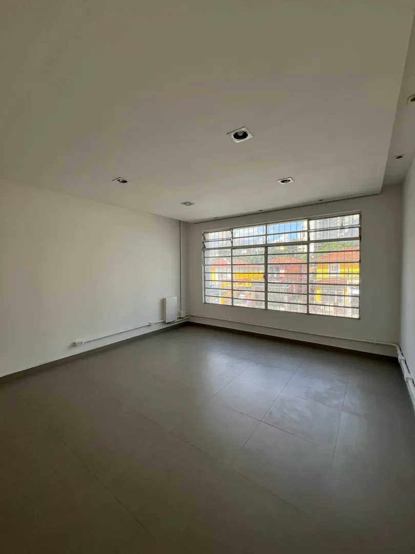 ALUGA-SE EXCELENTE IM&Oacute;VEL COMERCIAL DE 185M&sup2; COM 5 SALAS, COPA E 3 VAGAS DE GARAGEM Avenida Pompéia São Paulo - 