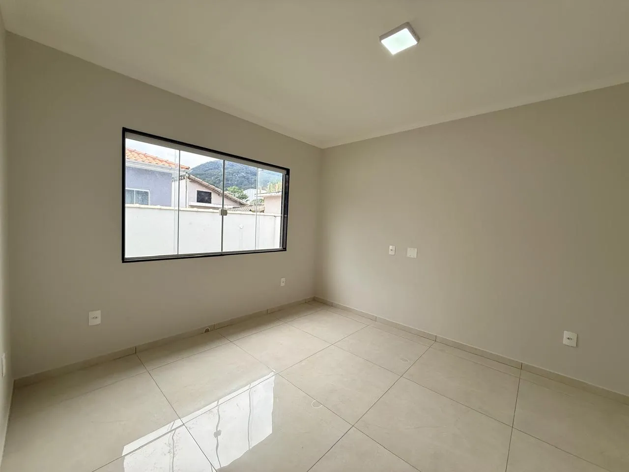 Casa Rec&eacute;m-Constru&iacute;da com 2 Quartos e Quintal | Cotia &ndash; Guapimirim Rua Walcir Moreira Guapimirim - 
