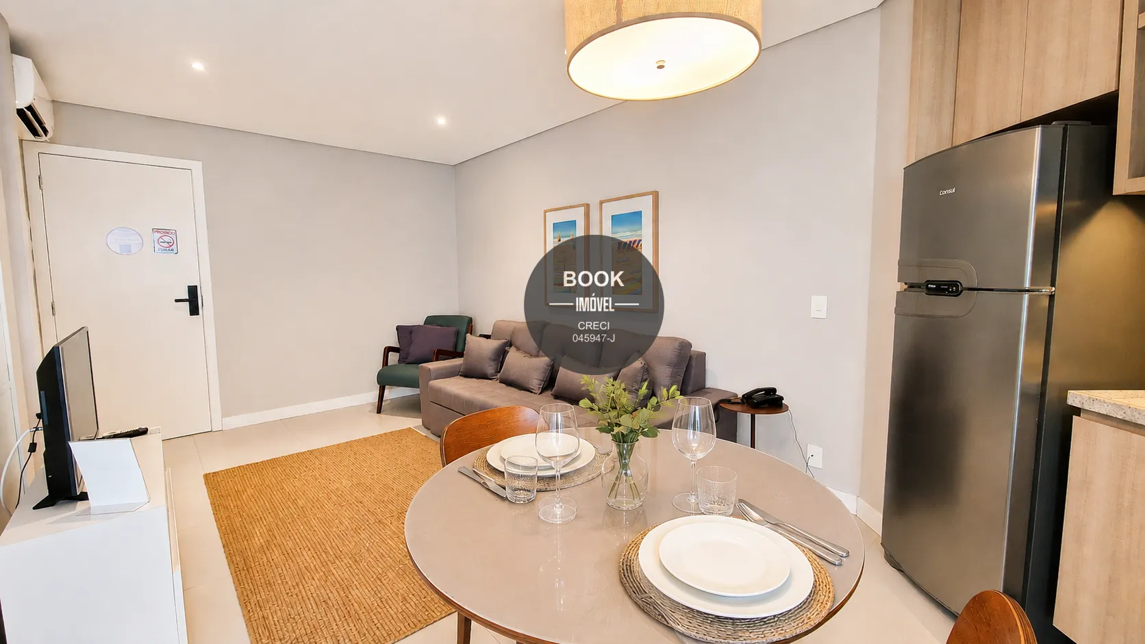 Viva na Quadra da Praia | Apartamento Mobiliado na Pomp&eacute;ia &ndash; Santos   Av. Mal. Floriano Peixoto Santos - 