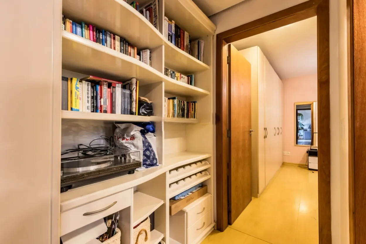 R$ 590.000 - LINDO APARTAMENTO - 75M2 - 2 DORM - SU&Iacute;TE - VISTA - 1 VAGA - DEP&Oacute;SITO Rua Felipe de Oliveira Porto Alegre - 