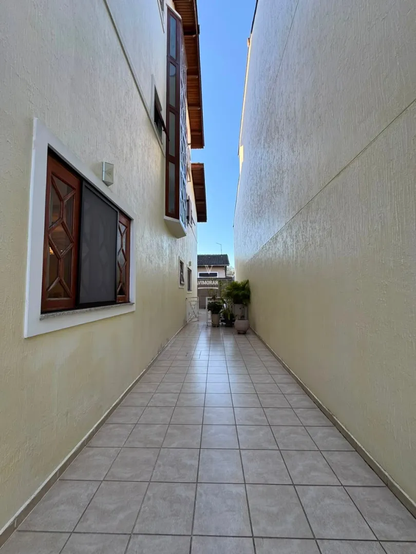 Casa em condom&iacute;nio fechado 4 dormit&oacute;rios sendo 3 su&iacute;tes + 4 vagas de garagem  Guarulhos - 