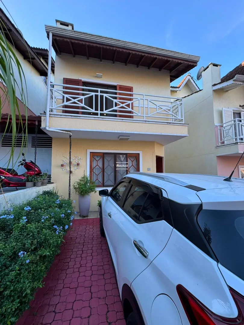 Casa em condom&iacute;nio fechado 4 dormit&oacute;rios sendo 3 su&iacute;tes + 4 vagas de garagem  Guarulhos - 