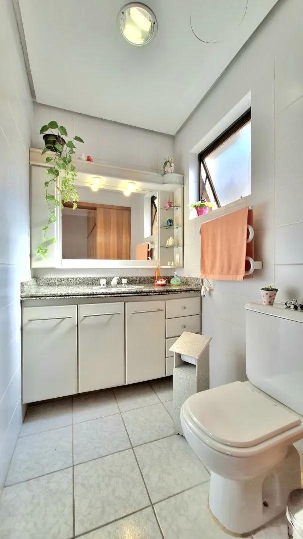 R$ 738.000 - LIND&Iacute;SSIMO APARTAMENTO - 90M2 - 2 DORM  - VISTA - 2 VAGAS - DEP&Oacute;SITO Rua Faria Santos Porto Alegre - 