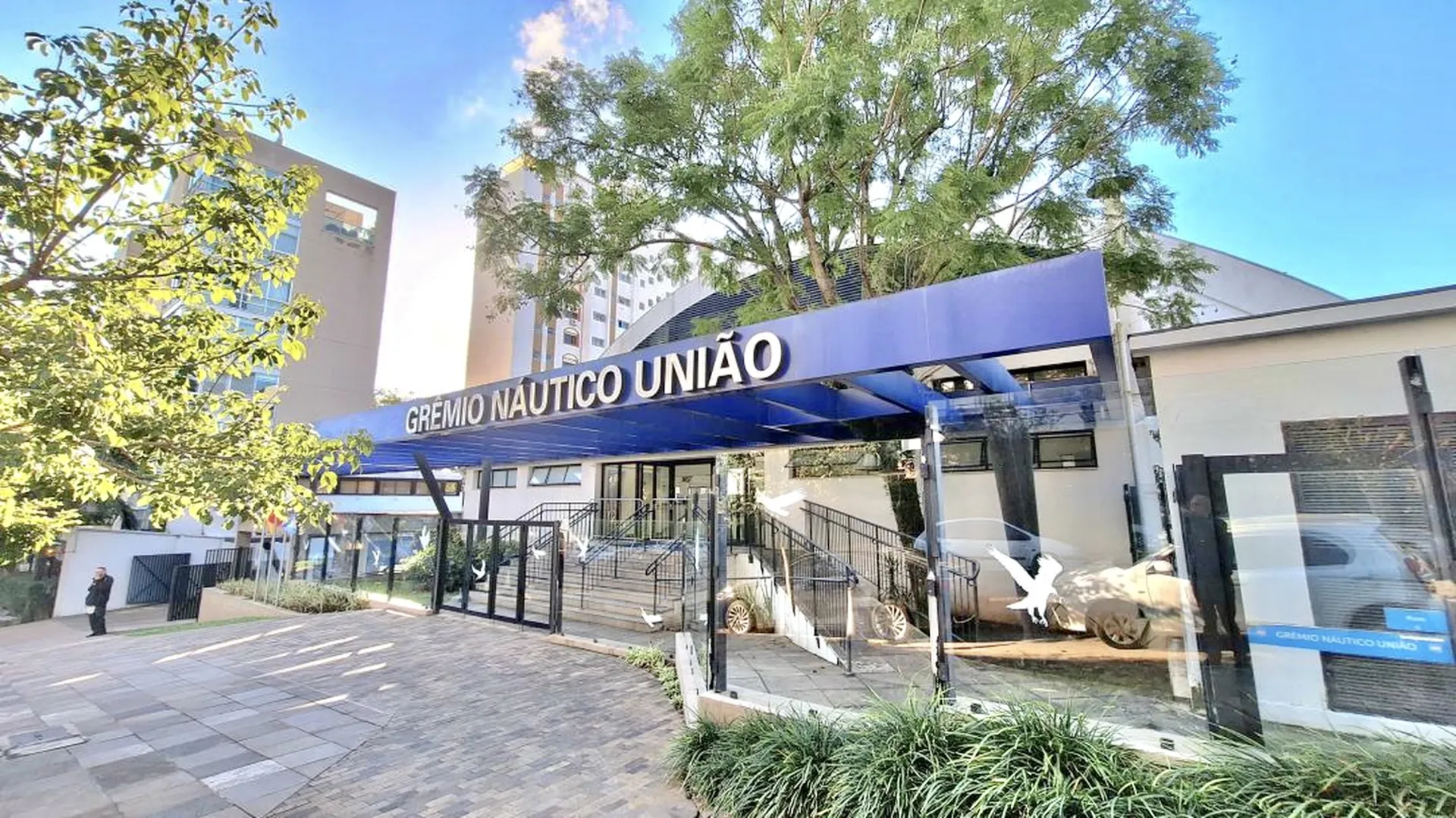R$ 738.000 - LIND&Iacute;SSIMO APARTAMENTO - 90M2 - 2 DORM  - VISTA - 2 VAGAS - DEP&Oacute;SITO Rua Faria Santos Porto Alegre - 