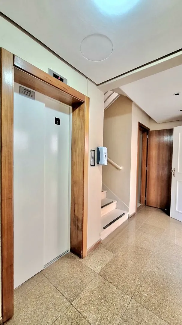 R$ 738.000 - LIND&Iacute;SSIMO APARTAMENTO - 90M2 - 2 DORM  - VISTA - 2 VAGAS - DEP&Oacute;SITO Rua Faria Santos Porto Alegre - 