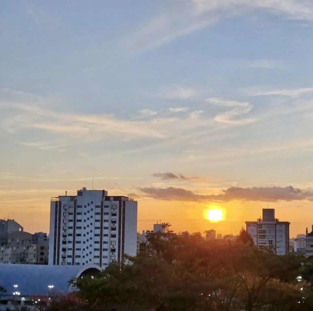 R$ 738.000 - LIND&Iacute;SSIMO APARTAMENTO - 90M2 - 2 DORM  - VISTA - 2 VAGAS - DEP&Oacute;SITO Rua Faria Santos Porto Alegre - 