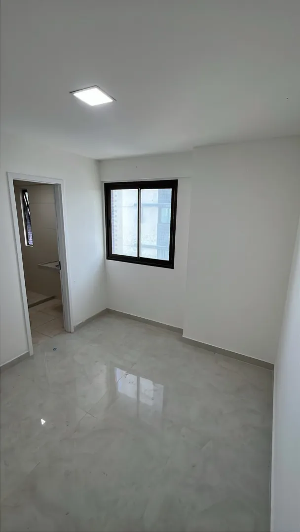 Apartamento &agrave; venda com 135,53m&sup2; | 4 Quartos sendo 3 su&iacute;tes | Varanda | Boa Viagem Rua Luís de Farias Barbosa Recife - 