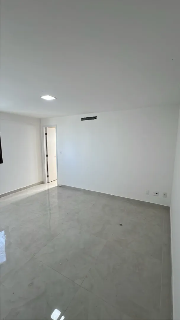 Apartamento &agrave; venda com 135,53m&sup2; | 4 Quartos sendo 3 su&iacute;tes | Varanda | Boa Viagem Rua Luís de Farias Barbosa Recife - 