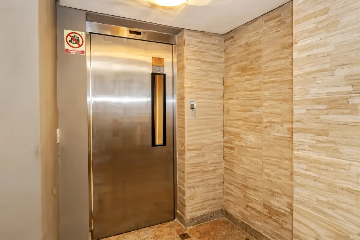 R$ 1.595.000 - MORADA DA ENCOSTA - DE FRENTE - 259M2 - 3 DORM - SU&Iacute;TE - VISTA - 2 VAGAS Rua Monroe Porto Alegre - 
