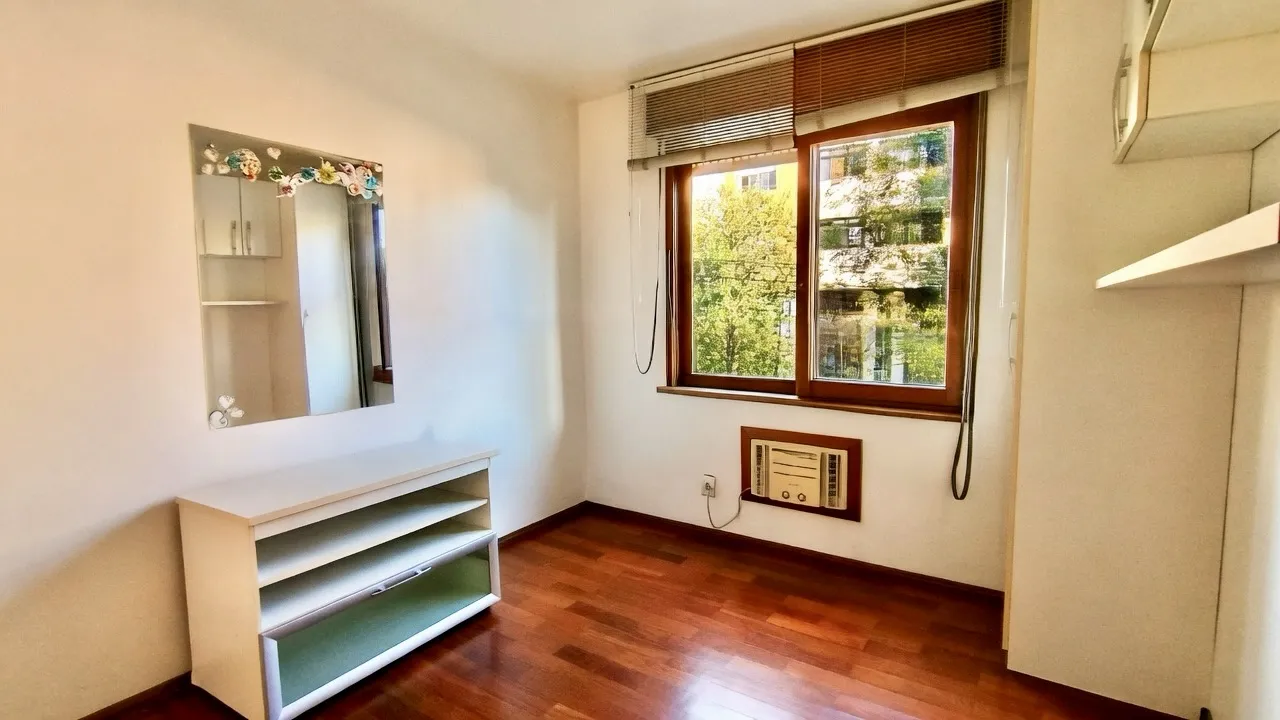 R$ 550.000 - &Oacute;TIMO APARTAMENTO T&Eacute;RREO - 93M2 - 2 DORM - SACADA - CHURRASQUEIRA - 1 VAGA Adda Mascarenhas de Moraes Porto Alegre - 