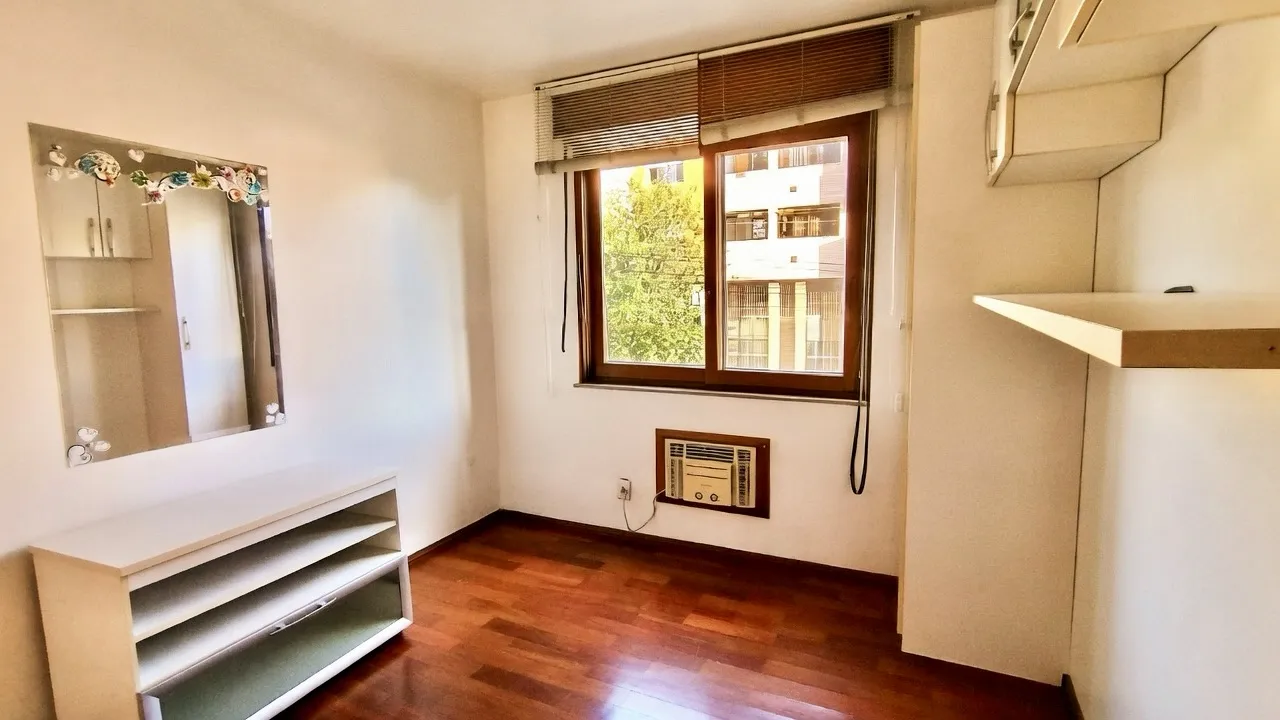 R$ 550.000 - &Oacute;TIMO APARTAMENTO T&Eacute;RREO - 93M2 - 2 DORM - SACADA - CHURRASQUEIRA - 1 VAGA Adda Mascarenhas de Moraes Porto Alegre - 