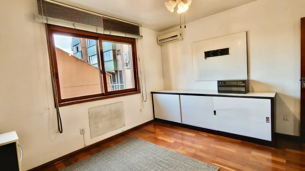 R$ 550.000 - &Oacute;TIMO APARTAMENTO T&Eacute;RREO - 93M2 - 2 DORM - SACADA - CHURRASQUEIRA - 1 VAGA Adda Mascarenhas de Moraes Porto Alegre - 