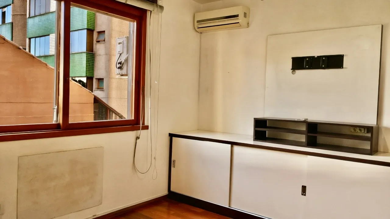 R$ 550.000 - &Oacute;TIMO APARTAMENTO T&Eacute;RREO - 93M2 - 2 DORM - SACADA - CHURRASQUEIRA - 1 VAGA Adda Mascarenhas de Moraes Porto Alegre - 