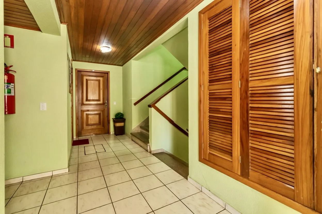 R$ 550.000 - &Oacute;TIMO APARTAMENTO T&Eacute;RREO - 93M2 - 2 DORM - SACADA - CHURRASQUEIRA - 1 VAGA Adda Mascarenhas de Moraes Porto Alegre - 
