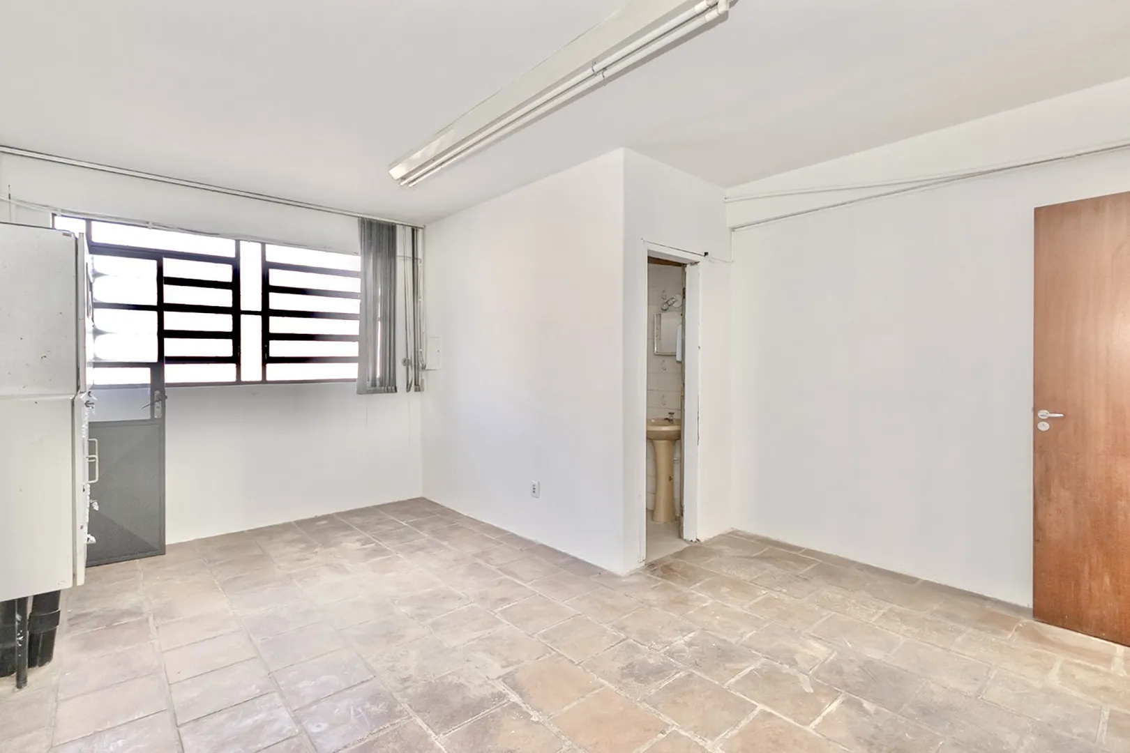 R$ 595.000 - &Oacute;TIMO PAVILH&Atilde;O/DEP&Oacute;SITO - 398M2 - ESCRIT&Oacute;RIOS - SUBESTA&Ccedil;&Atilde;O DE ENERGIA Rua Padre Diogo Feijó Porto Alegre - 