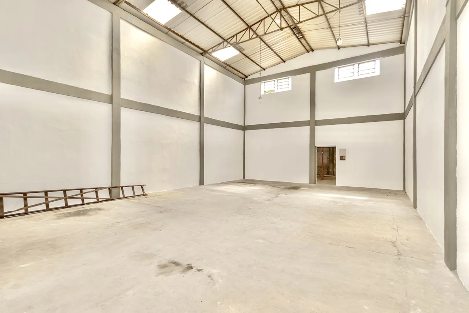 R$ 595.000 - &Oacute;TIMO PAVILH&Atilde;O/DEP&Oacute;SITO - 398M2 - ESCRIT&Oacute;RIOS - SUBESTA&Ccedil;&Atilde;O DE ENERGIA Rua Padre Diogo Feijó Porto Alegre - 