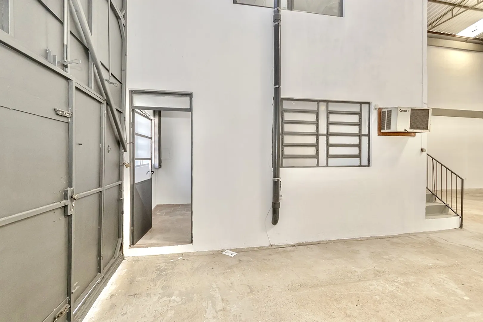 R$ 595.000 - &Oacute;TIMO PAVILH&Atilde;O/DEP&Oacute;SITO - 398M2 - ESCRIT&Oacute;RIOS - SUBESTA&Ccedil;&Atilde;O DE ENERGIA Rua Padre Diogo Feijó Porto Alegre - 