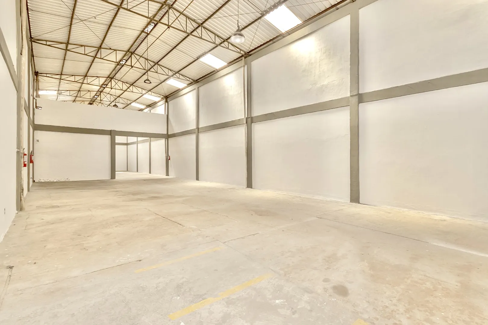 R$ 595.000 - &Oacute;TIMO PAVILH&Atilde;O/DEP&Oacute;SITO - 398M2 - ESCRIT&Oacute;RIOS - SUBESTA&Ccedil;&Atilde;O DE ENERGIA Rua Padre Diogo Feijó Porto Alegre - 