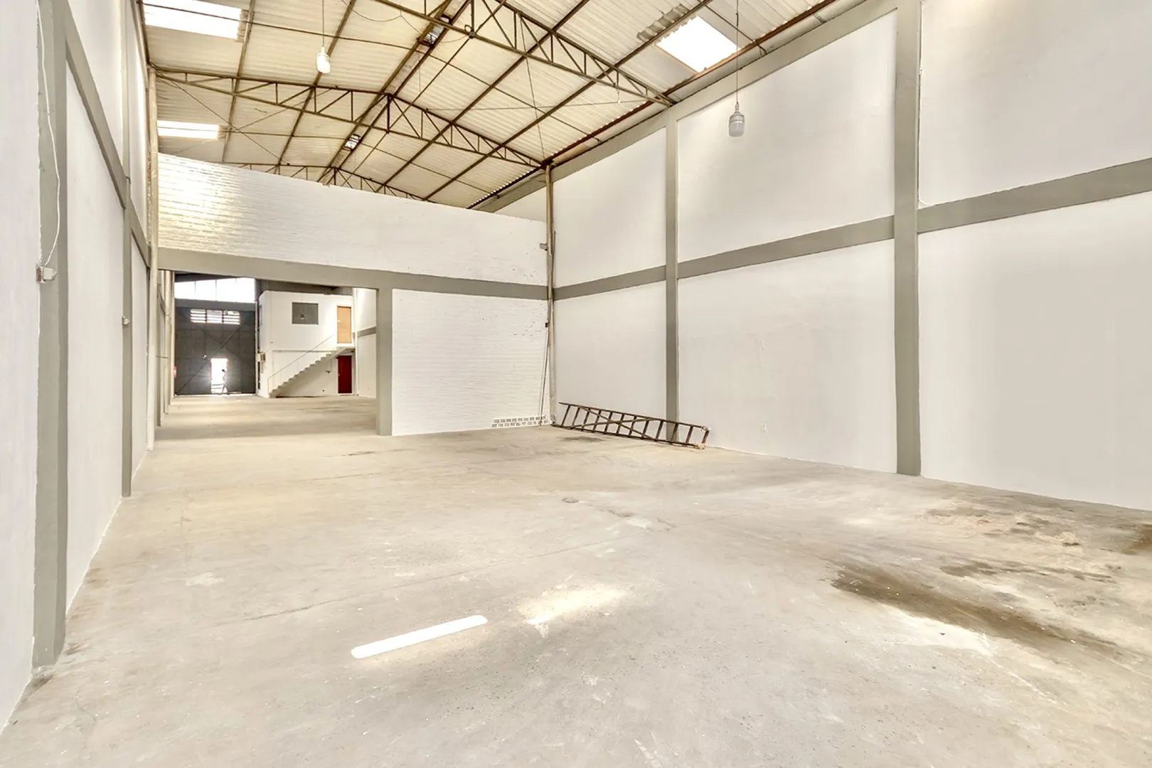 R$ 595.000 - &Oacute;TIMO PAVILH&Atilde;O/DEP&Oacute;SITO - 398M2 - ESCRIT&Oacute;RIOS - SUBESTA&Ccedil;&Atilde;O DE ENERGIA Rua Padre Diogo Feijó Porto Alegre - 