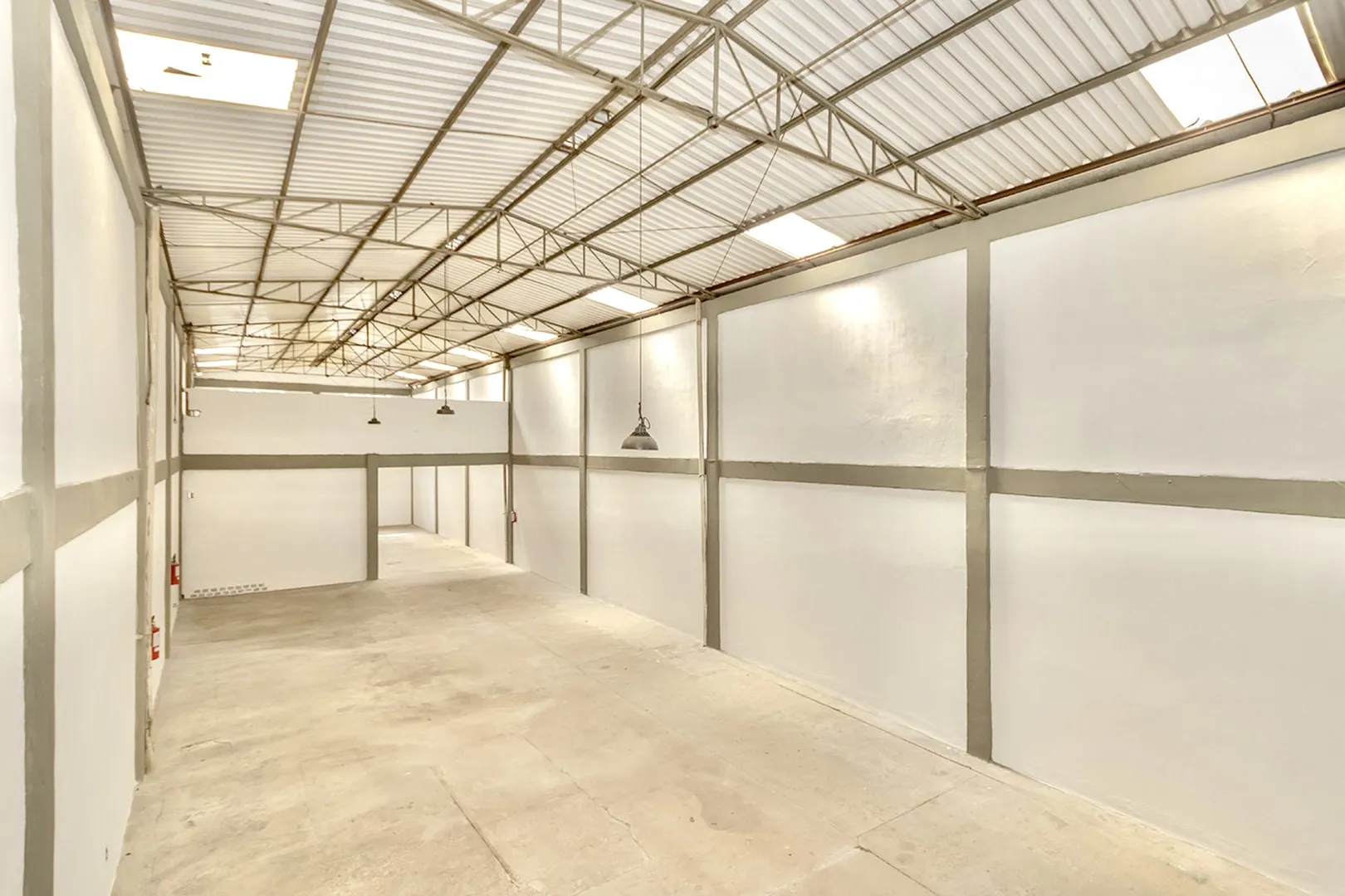 R$ 595.000 - &Oacute;TIMO PAVILH&Atilde;O/DEP&Oacute;SITO - 398M2 - ESCRIT&Oacute;RIOS - SUBESTA&Ccedil;&Atilde;O DE ENERGIA Rua Padre Diogo Feijó Porto Alegre - 