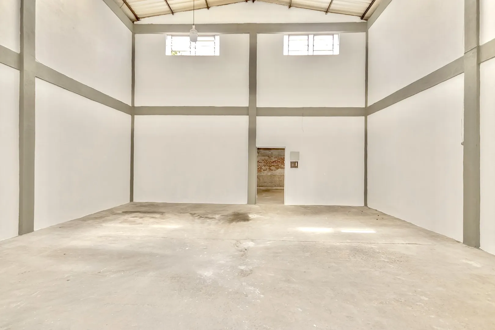 R$ 595.000 - &Oacute;TIMO PAVILH&Atilde;O/DEP&Oacute;SITO - 398M2 - ESCRIT&Oacute;RIOS - SUBESTA&Ccedil;&Atilde;O DE ENERGIA Rua Padre Diogo Feijó Porto Alegre - 