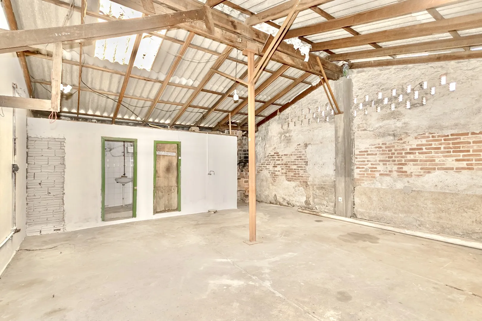 R$ 595.000 - &Oacute;TIMO PAVILH&Atilde;O/DEP&Oacute;SITO - 398M2 - ESCRIT&Oacute;RIOS - SUBESTA&Ccedil;&Atilde;O DE ENERGIA Rua Padre Diogo Feijó Porto Alegre - 
