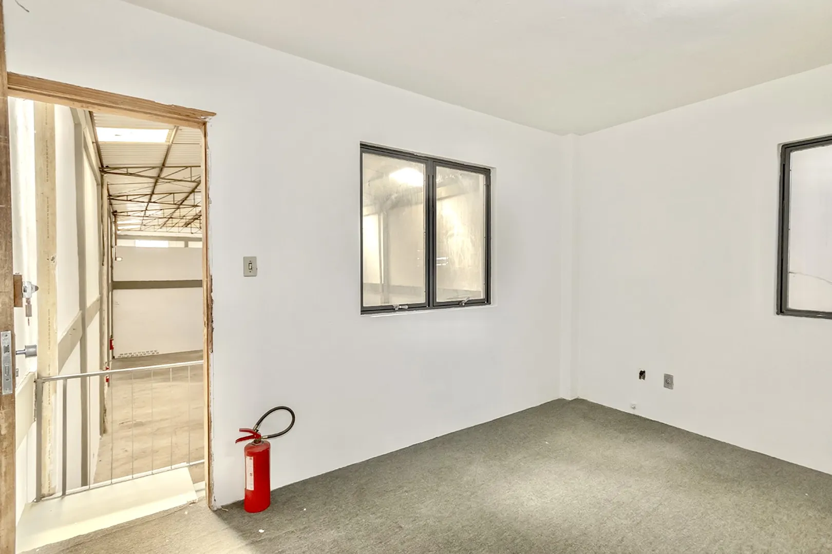 R$ 595.000 - &Oacute;TIMO PAVILH&Atilde;O/DEP&Oacute;SITO - 398M2 - ESCRIT&Oacute;RIOS - SUBESTA&Ccedil;&Atilde;O DE ENERGIA Rua Padre Diogo Feijó Porto Alegre - 