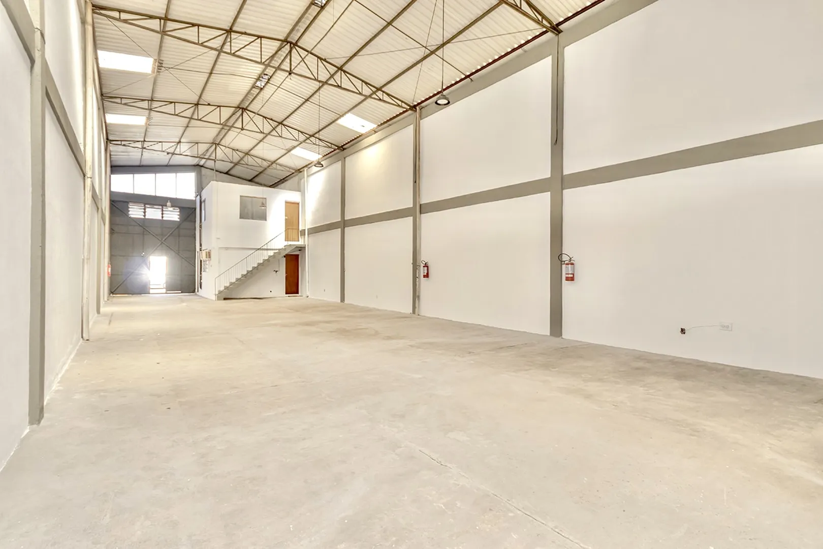 R$ 595.000 - &Oacute;TIMO PAVILH&Atilde;O/DEP&Oacute;SITO - 398M2 - ESCRIT&Oacute;RIOS - SUBESTA&Ccedil;&Atilde;O DE ENERGIA Rua Padre Diogo Feijó Porto Alegre - 