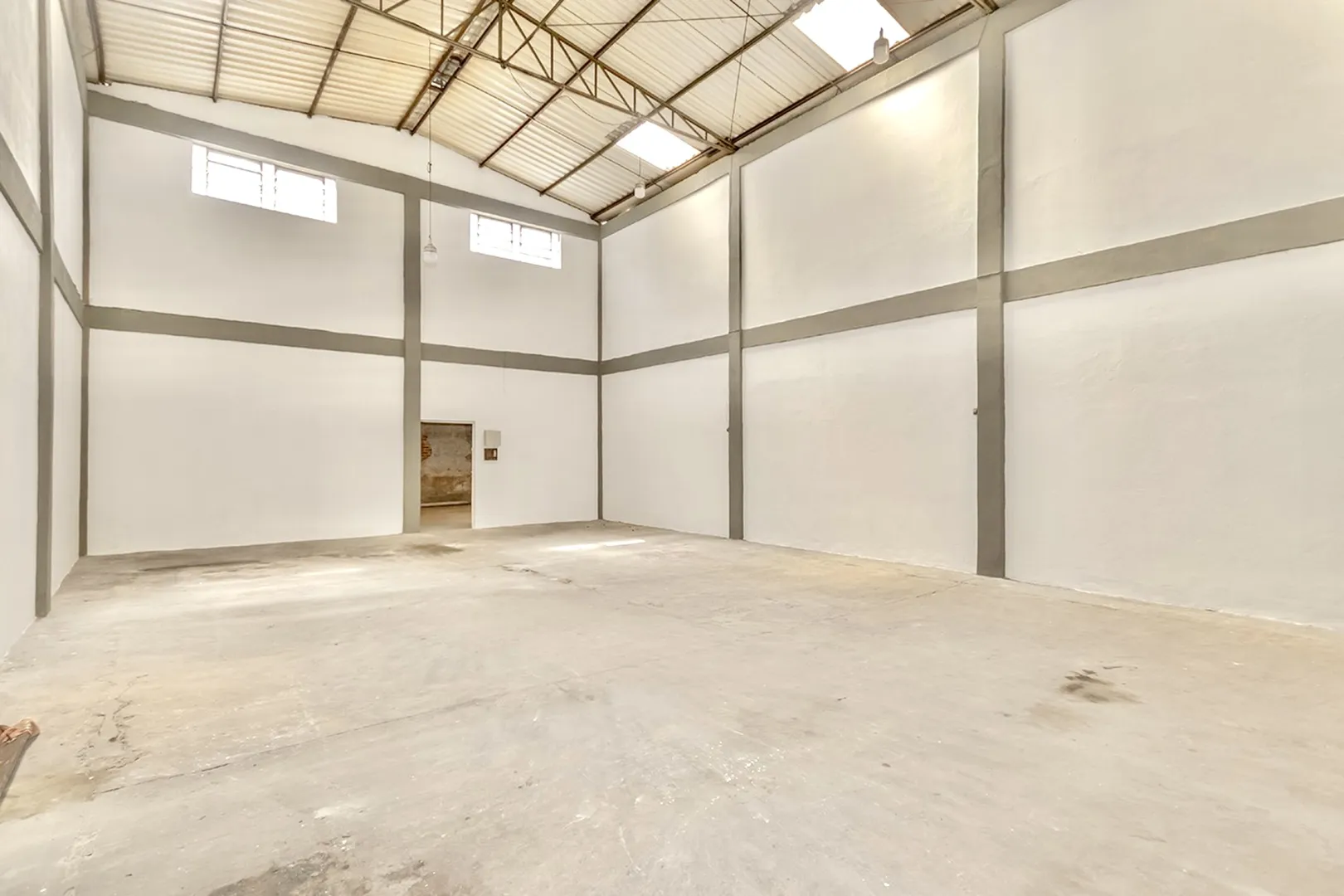 R$ 595.000 - &Oacute;TIMO PAVILH&Atilde;O/DEP&Oacute;SITO - 398M2 - ESCRIT&Oacute;RIOS - SUBESTA&Ccedil;&Atilde;O DE ENERGIA Rua Padre Diogo Feijó Porto Alegre - 