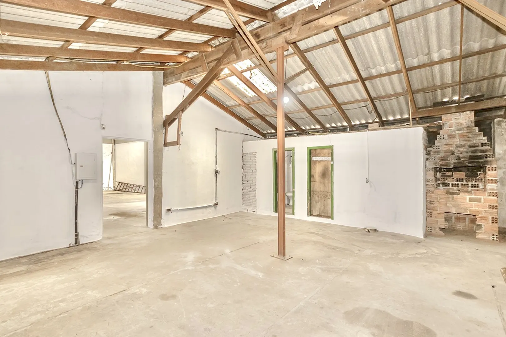 R$ 595.000 - &Oacute;TIMO PAVILH&Atilde;O/DEP&Oacute;SITO - 398M2 - ESCRIT&Oacute;RIOS - SUBESTA&Ccedil;&Atilde;O DE ENERGIA Rua Padre Diogo Feijó Porto Alegre - 
