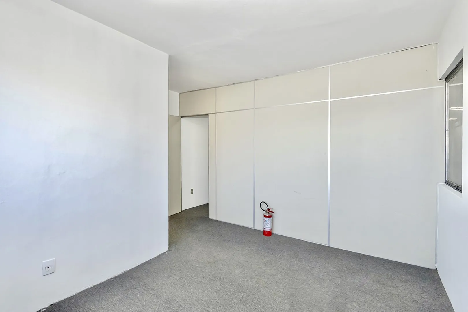 R$ 595.000 - &Oacute;TIMO PAVILH&Atilde;O/DEP&Oacute;SITO - 398M2 - ESCRIT&Oacute;RIOS - SUBESTA&Ccedil;&Atilde;O DE ENERGIA Rua Padre Diogo Feijó Porto Alegre - 