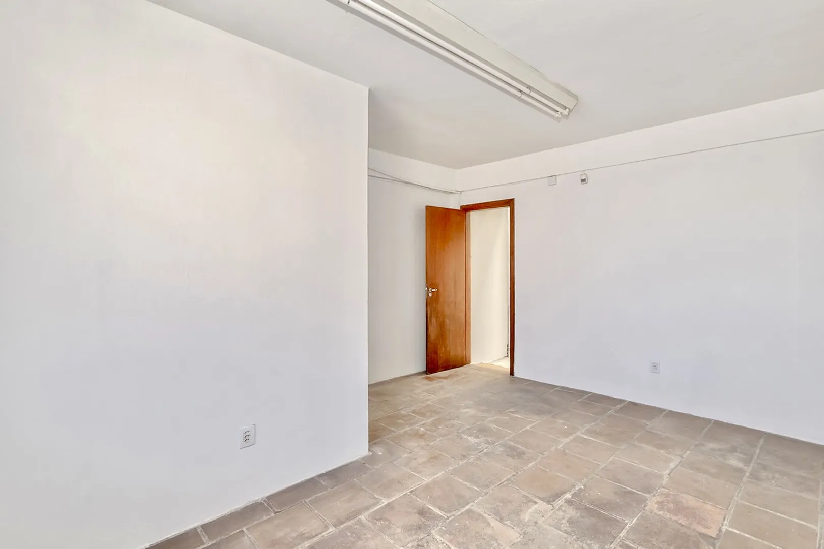 R$ 595.000 - &Oacute;TIMO PAVILH&Atilde;O/DEP&Oacute;SITO - 398M2 - ESCRIT&Oacute;RIOS - SUBESTA&Ccedil;&Atilde;O DE ENERGIA Rua Padre Diogo Feijó Porto Alegre - 