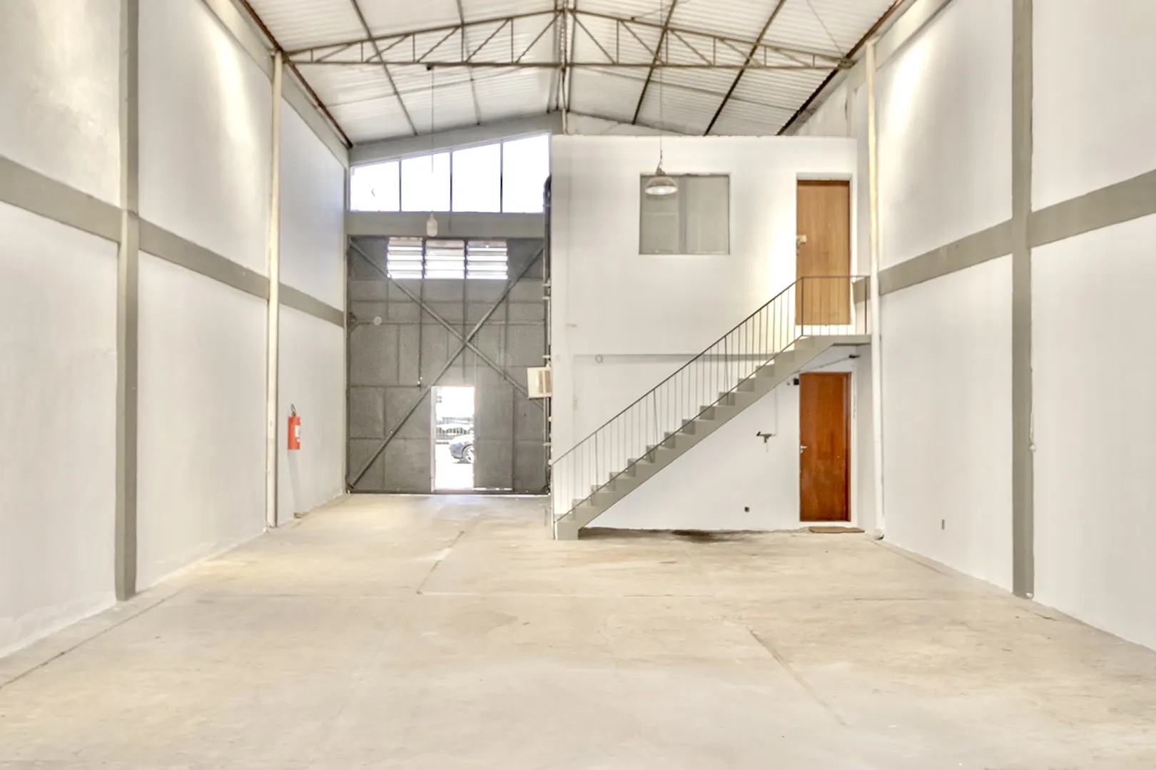 R$ 595.000 - &Oacute;TIMO PAVILH&Atilde;O/DEP&Oacute;SITO - 398M2 - ESCRIT&Oacute;RIOS - SUBESTA&Ccedil;&Atilde;O DE ENERGIA Rua Padre Diogo Feijó Porto Alegre - 