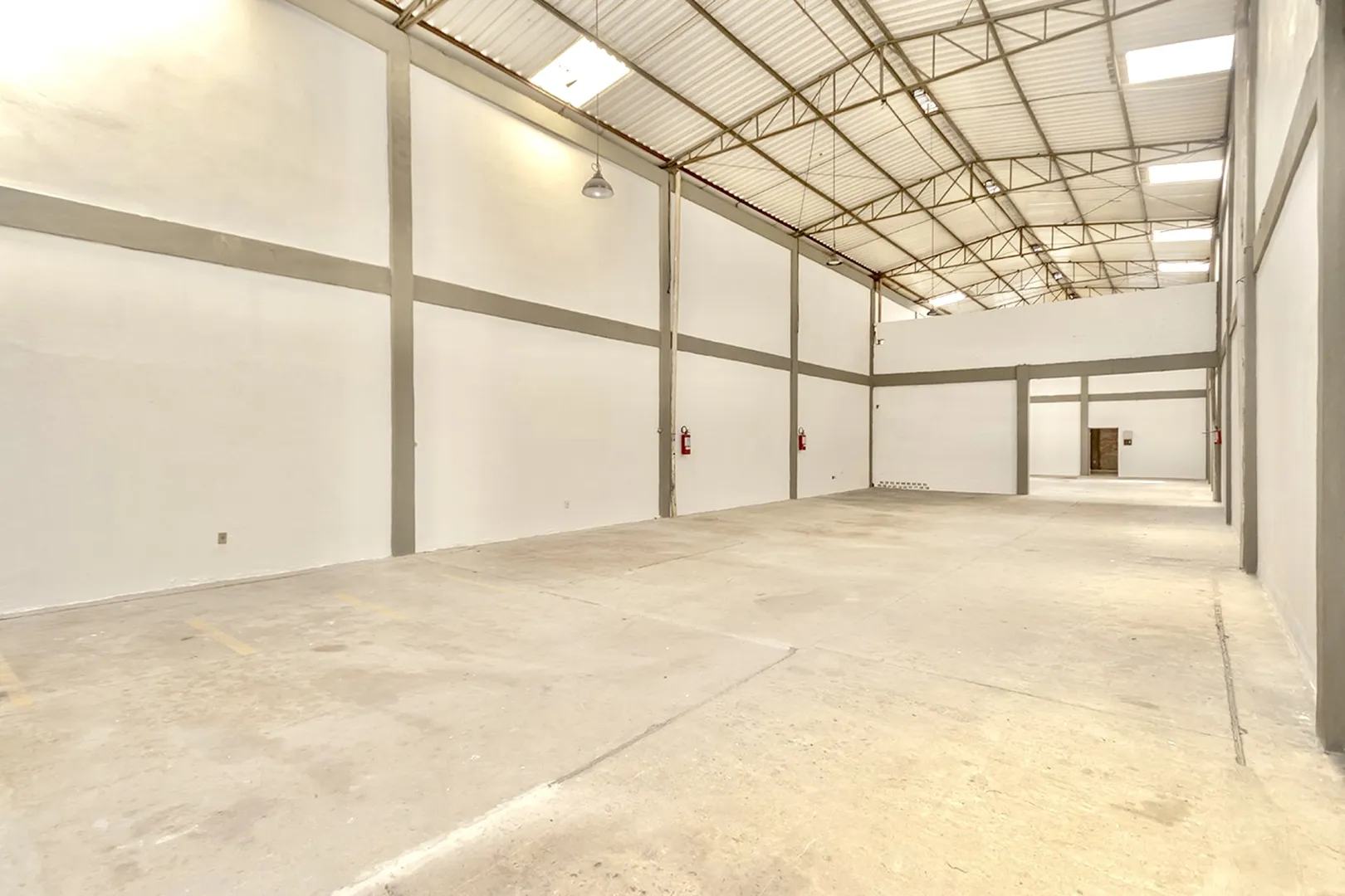 R$ 595.000 - &Oacute;TIMO PAVILH&Atilde;O/DEP&Oacute;SITO - 398M2 - ESCRIT&Oacute;RIOS - SUBESTA&Ccedil;&Atilde;O DE ENERGIA Rua Padre Diogo Feijó Porto Alegre - 