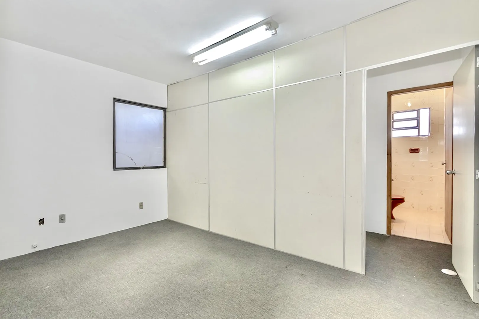 R$ 595.000 - &Oacute;TIMO PAVILH&Atilde;O/DEP&Oacute;SITO - 398M2 - ESCRIT&Oacute;RIOS - SUBESTA&Ccedil;&Atilde;O DE ENERGIA Rua Padre Diogo Feijó Porto Alegre - 