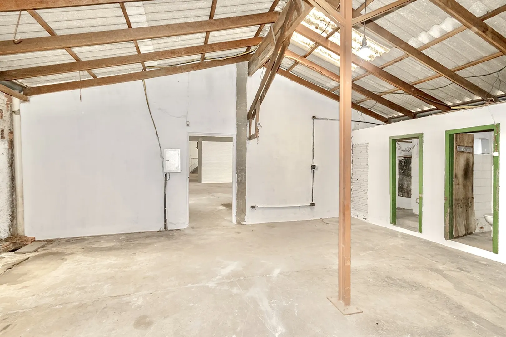 R$ 595.000 - &Oacute;TIMO PAVILH&Atilde;O/DEP&Oacute;SITO - 398M2 - ESCRIT&Oacute;RIOS - SUBESTA&Ccedil;&Atilde;O DE ENERGIA Rua Padre Diogo Feijó Porto Alegre - 