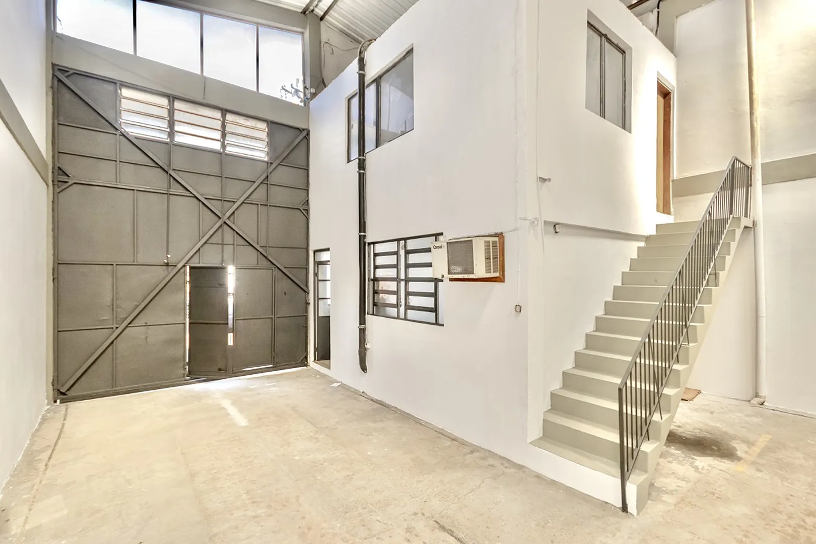 R$ 595.000 - &Oacute;TIMO PAVILH&Atilde;O/DEP&Oacute;SITO - 398M2 - ESCRIT&Oacute;RIOS - SUBESTA&Ccedil;&Atilde;O DE ENERGIA Rua Padre Diogo Feijó Porto Alegre - 