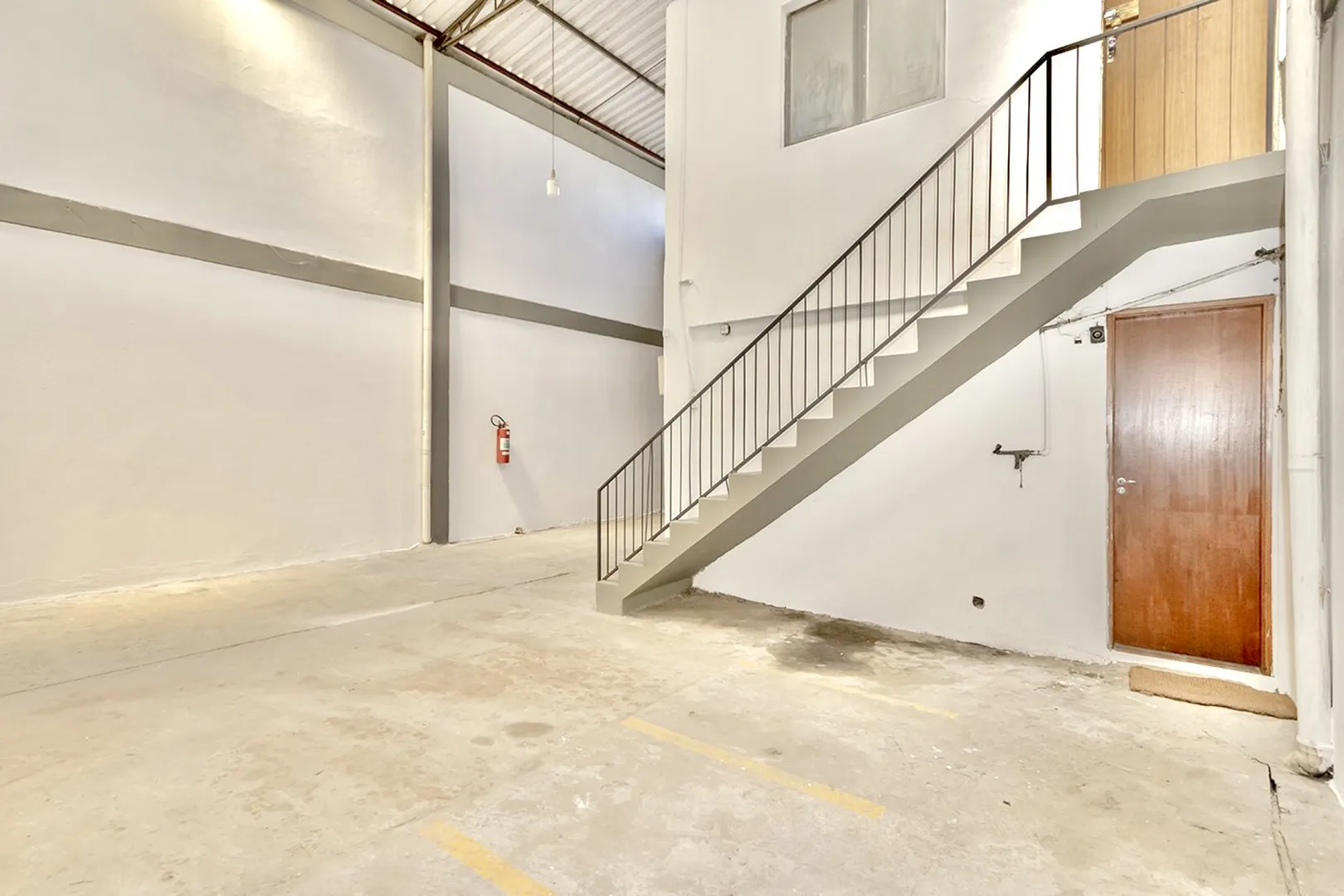 R$ 595.000 - &Oacute;TIMO PAVILH&Atilde;O/DEP&Oacute;SITO - 398M2 - ESCRIT&Oacute;RIOS - SUBESTA&Ccedil;&Atilde;O DE ENERGIA Rua Padre Diogo Feijó Porto Alegre - 