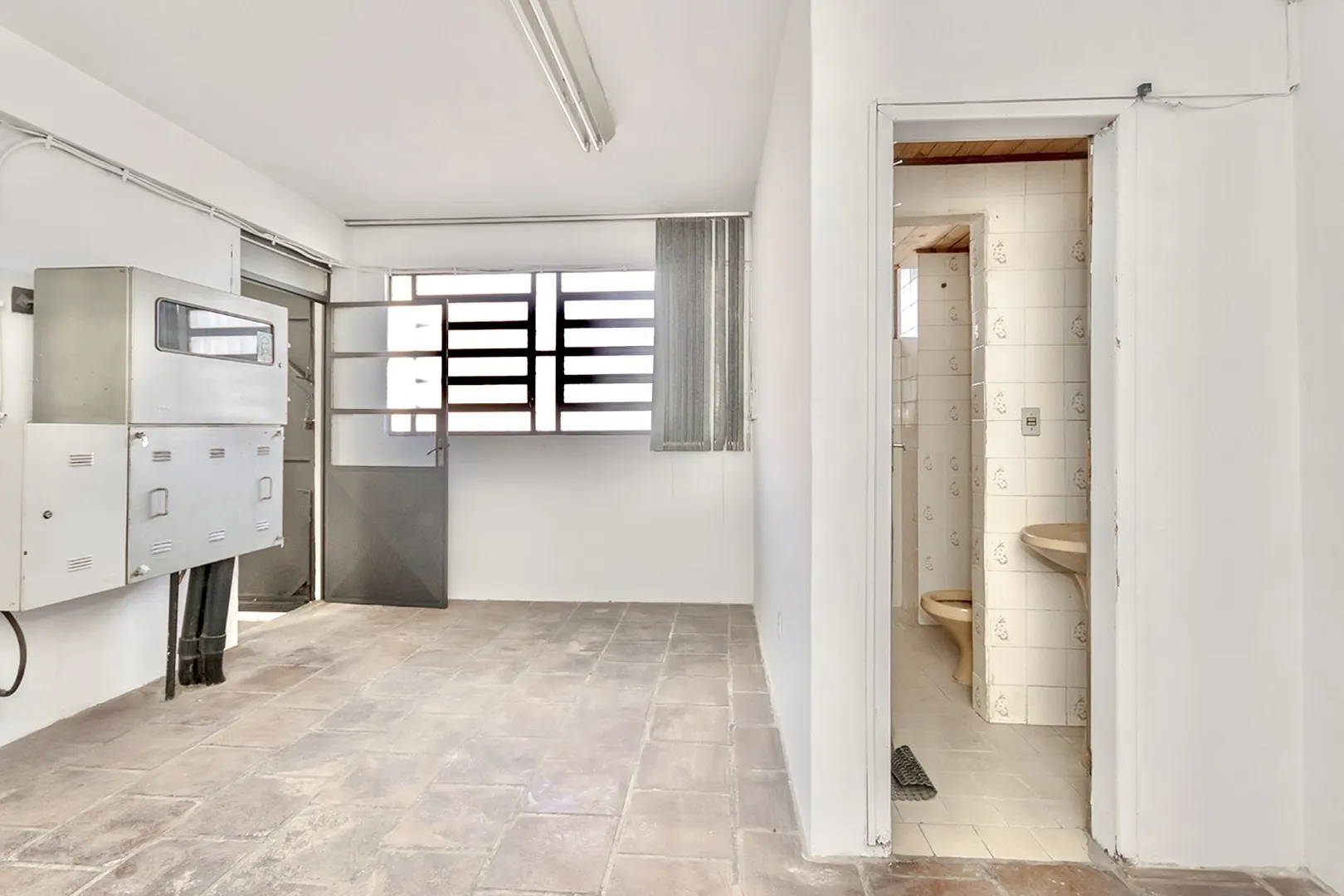 R$ 595.000 - &Oacute;TIMO PAVILH&Atilde;O/DEP&Oacute;SITO - 398M2 - ESCRIT&Oacute;RIOS - SUBESTA&Ccedil;&Atilde;O DE ENERGIA Rua Padre Diogo Feijó Porto Alegre - 